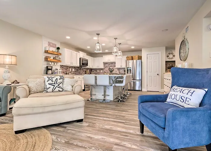 Bright & Breezy Condo - Walk To Orange Beach!