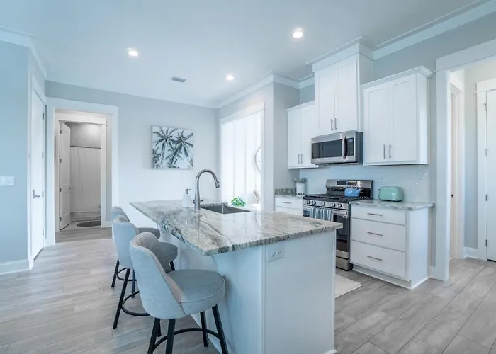 ~Spacious Home Near Beach W/ Game Room And Community Pool~